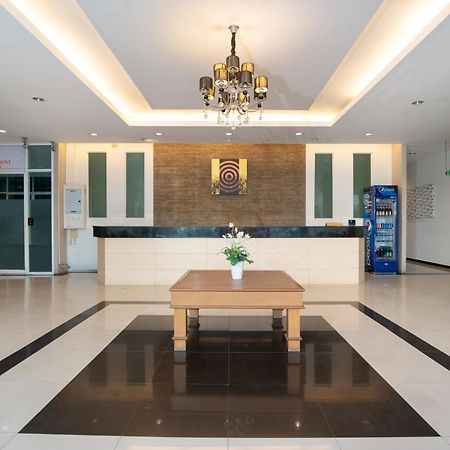 Leenova Place Bangkok Dış mekan fotoğraf