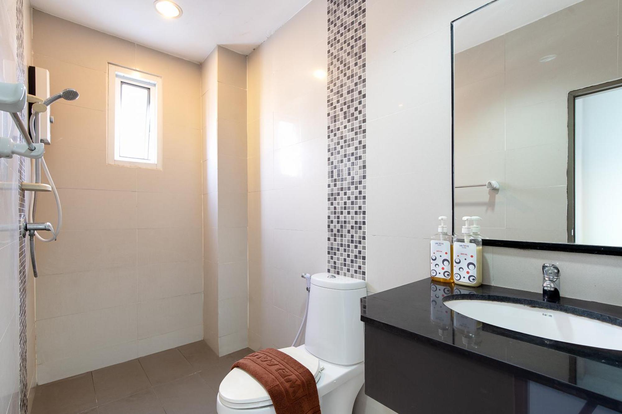Leenova Place Bangkok Dış mekan fotoğraf